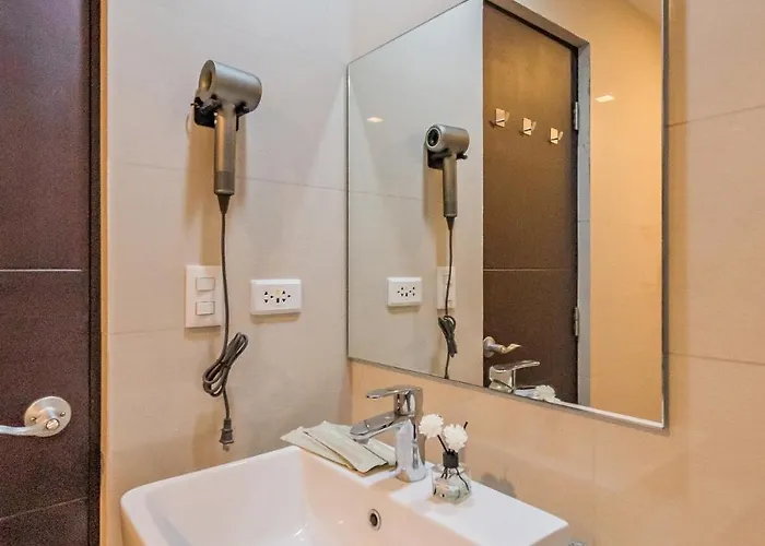 Urbane Skyline 1br W Balcony Uptown Bgc Apartment *