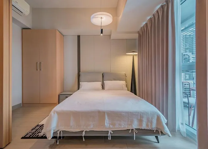 Urbane Skyline 1br W Balcony Uptown Bgc Apartment Manila